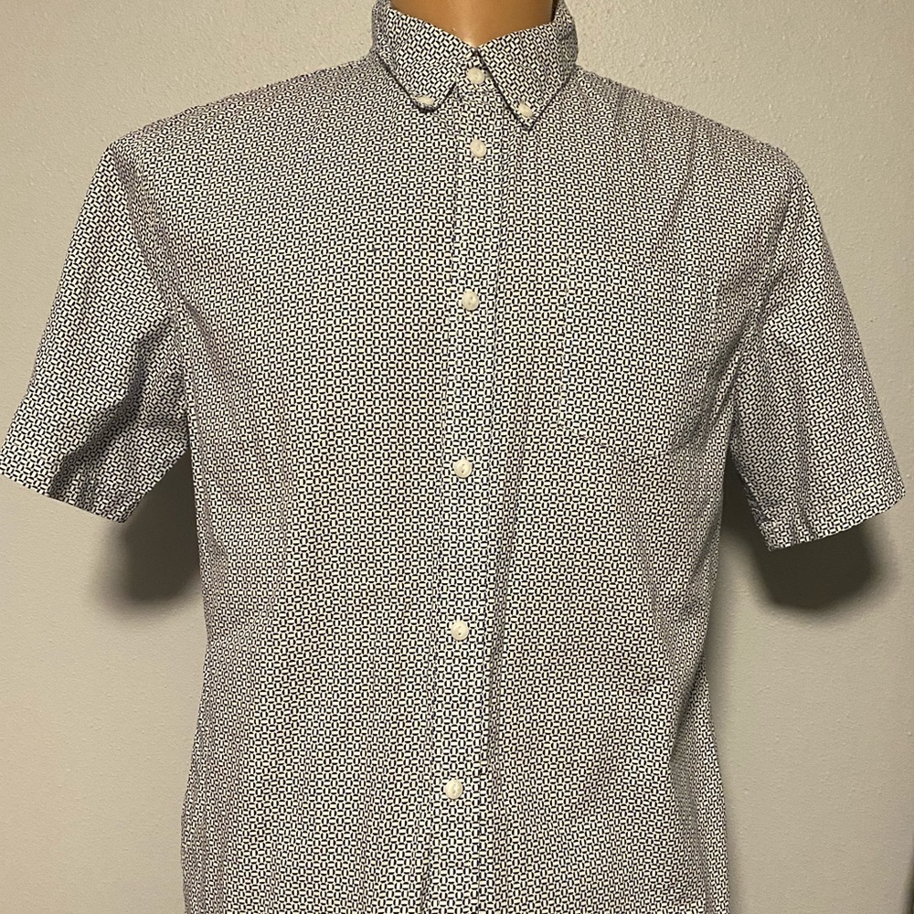 Short sleeve button up